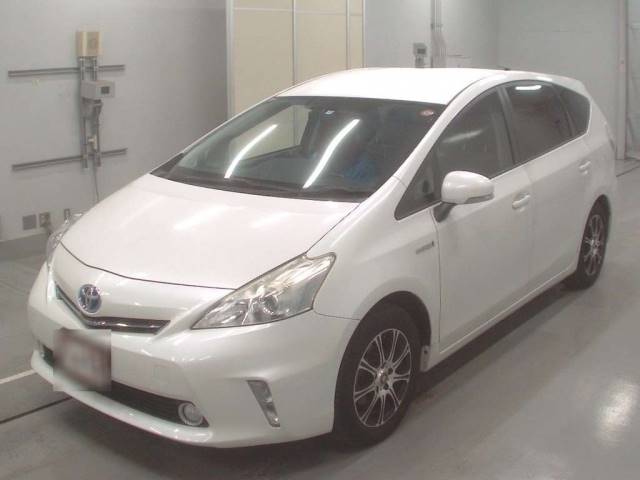 30484 TOYOTA PRIUS ALPHA ZVW41W 2013 г. (CAA Tokyo)